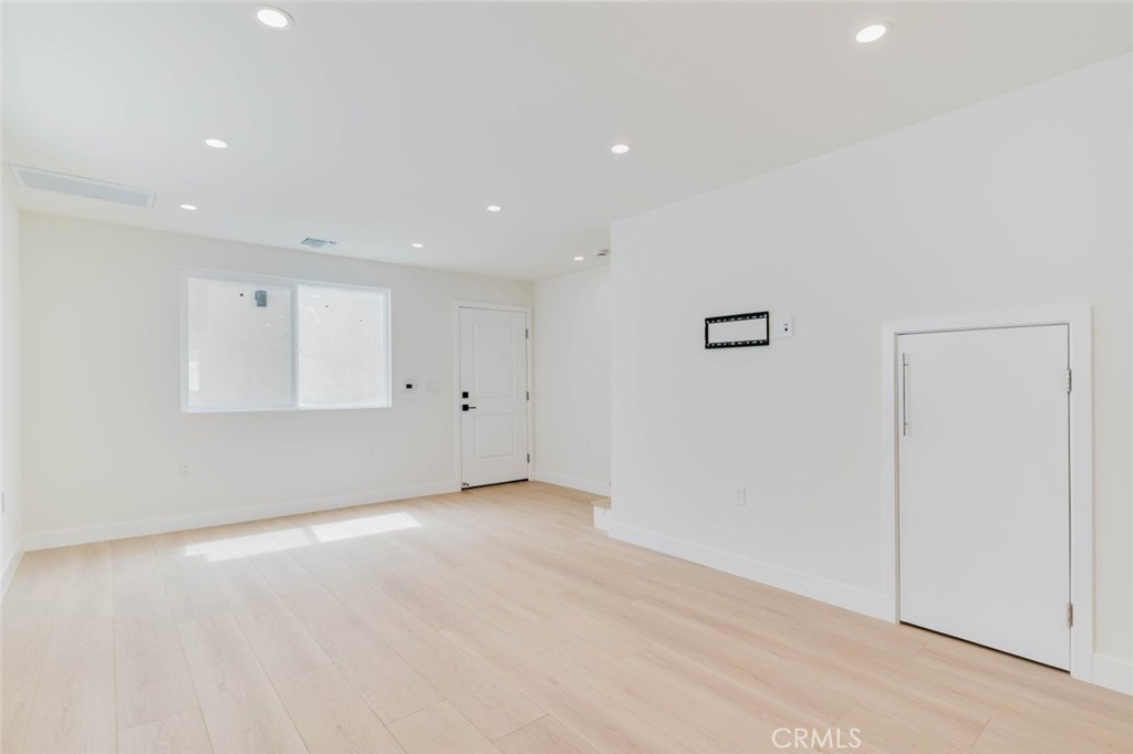 1167 Raymond Avenue B Property Photo 6