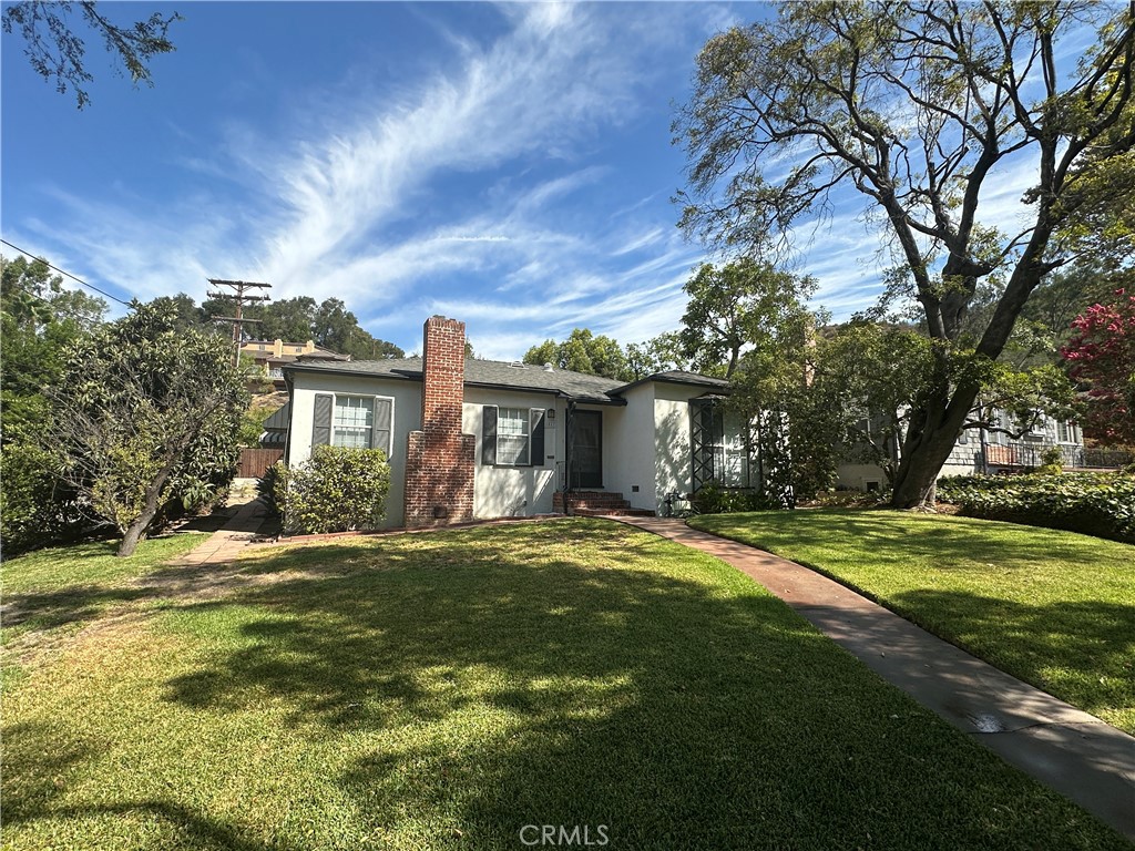 1827 Oakwood Property Photo 1