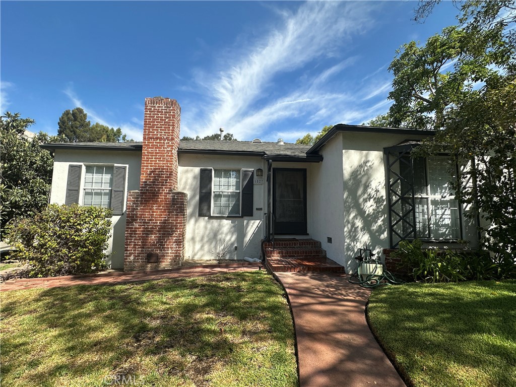 1827 Oakwood Property Photo 3