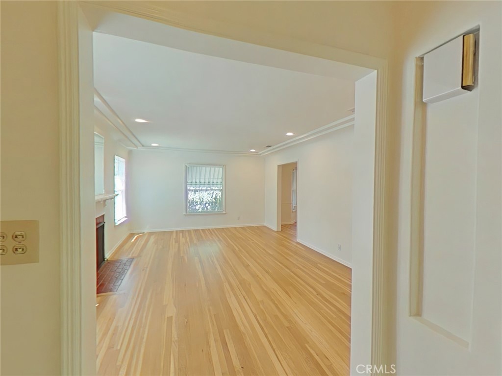 1827 Oakwood Property Photo 5