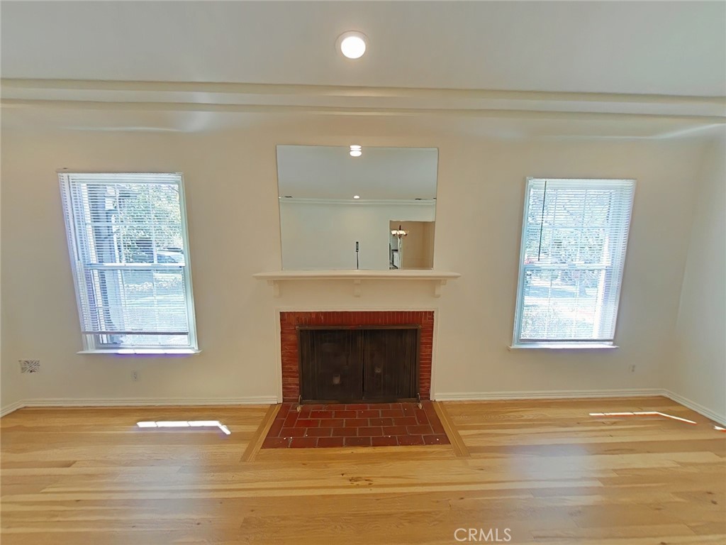 1827 Oakwood Property Photo 6