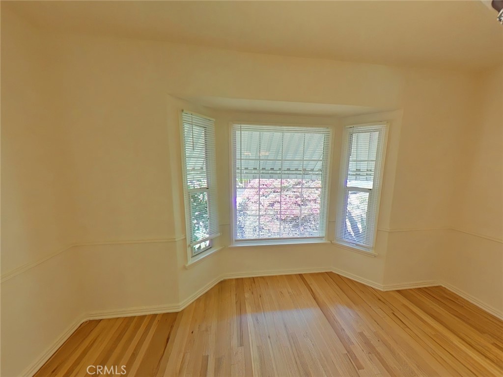1827 Oakwood Property Photo 7