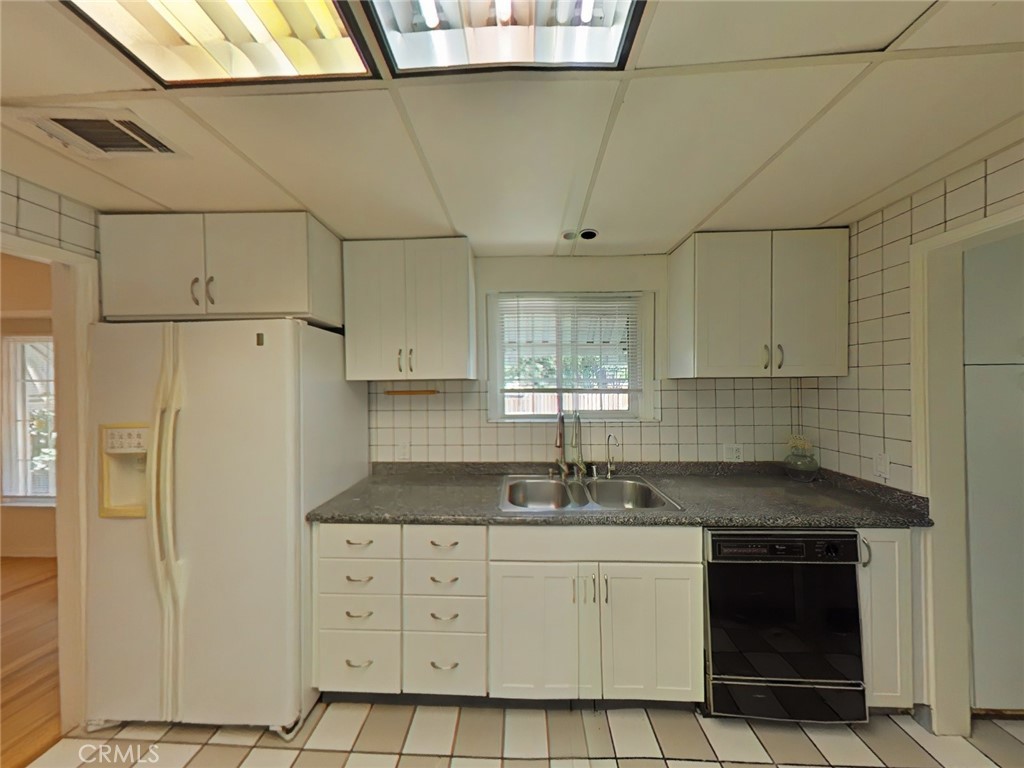 1827 Oakwood Property Photo 8