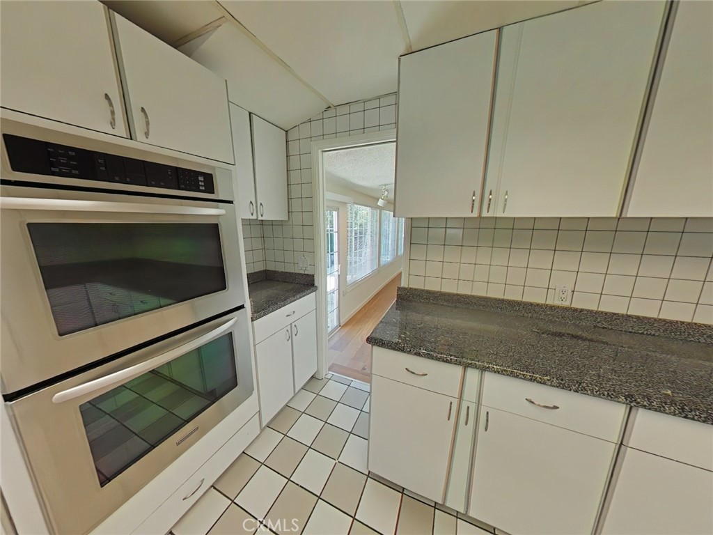 1827 Oakwood Property Photo 9