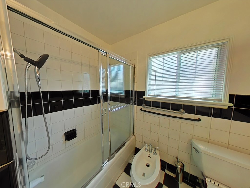 1827 Oakwood Property Photo 14