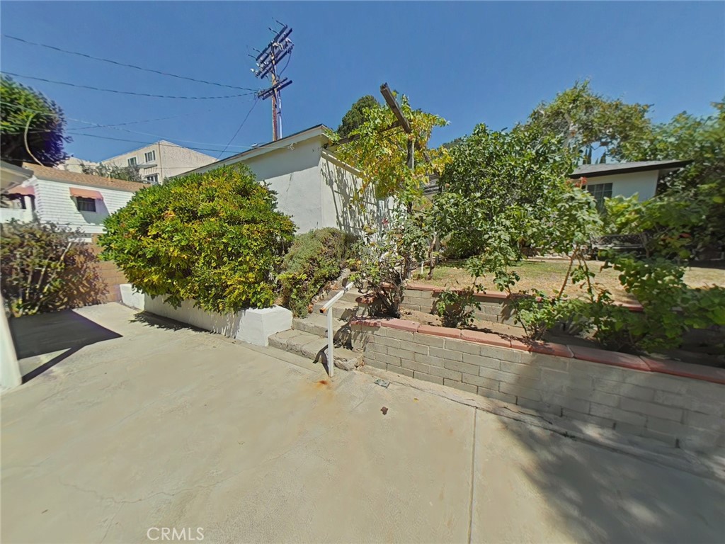 1827 Oakwood Property Photo 17
