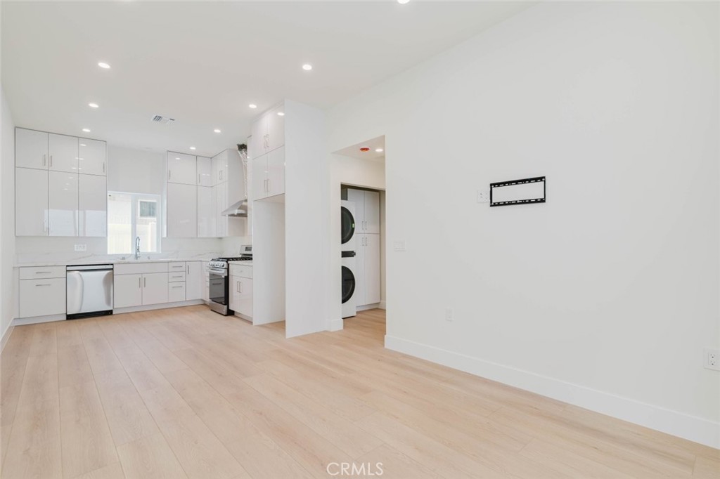 1167 Raymond Avenue D Property Photo 4