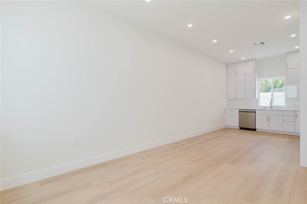 1167 Raymond Avenue D Property Photo 5