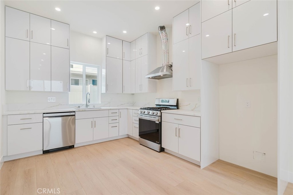 1167 Raymond Avenue D Property Photo 6