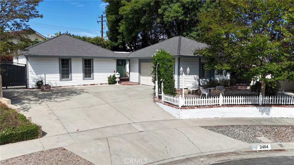 2484 Cambridge Property Photo 1