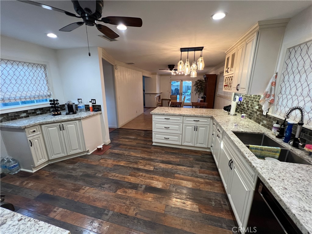 2484 Cambridge Property Photo 5