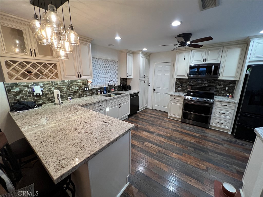 2484 Cambridge Property Photo 6