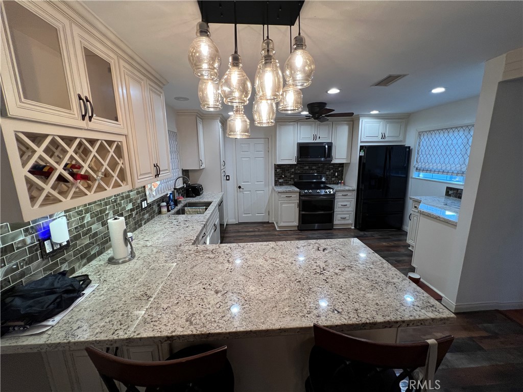 2484 Cambridge Property Photo 7