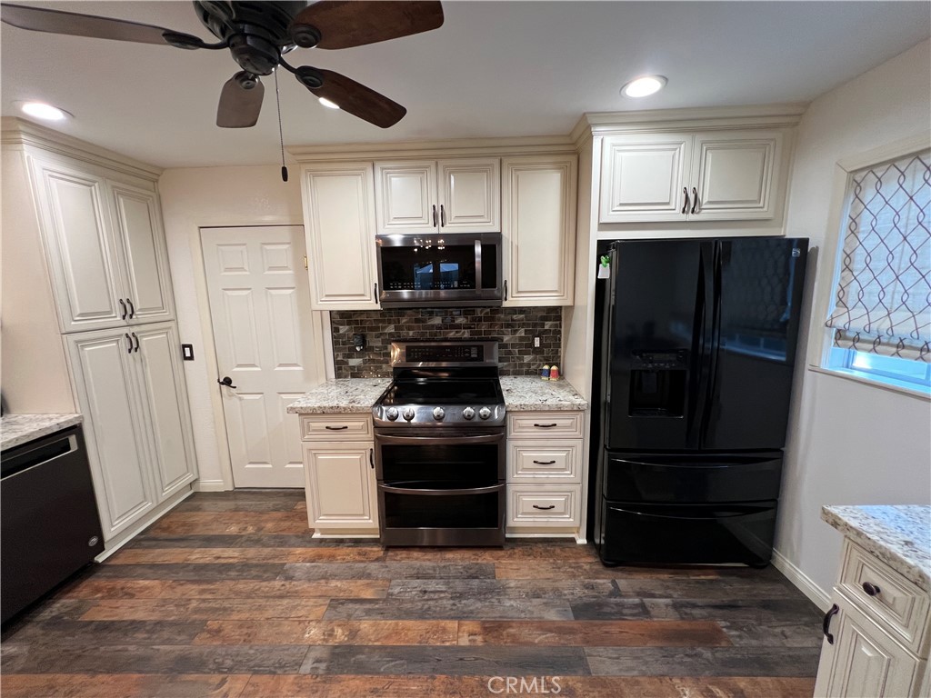 2484 Cambridge Property Photo 8