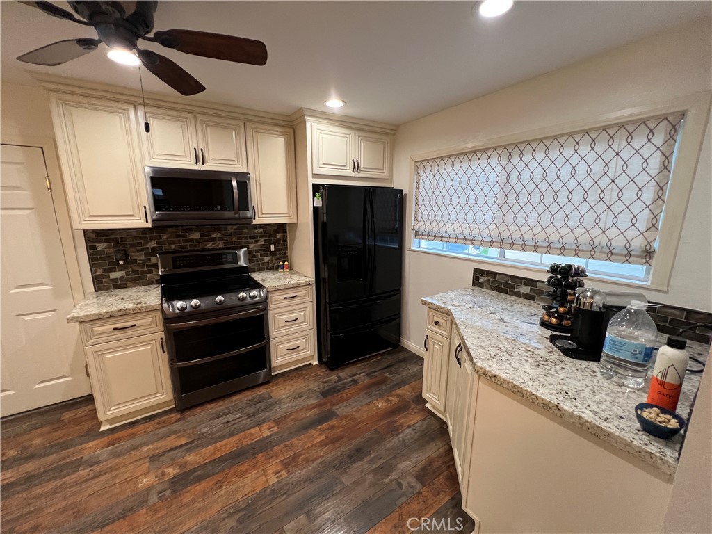 2484 Cambridge Property Photo 9