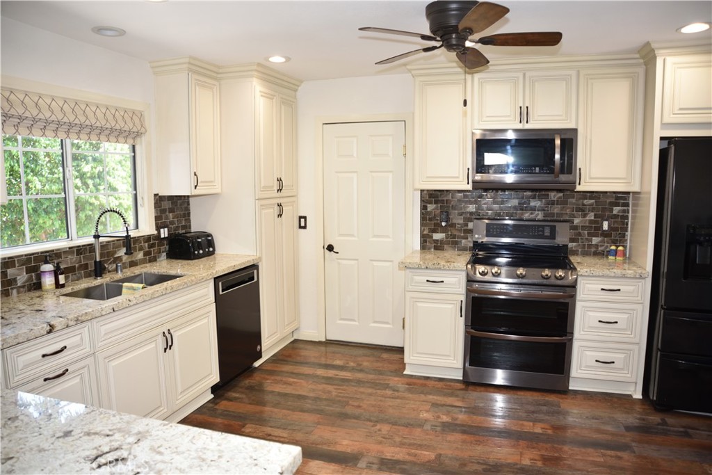 2484 Cambridge Property Photo 10