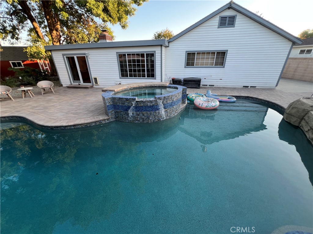 2484 Cambridge Property Photo 24