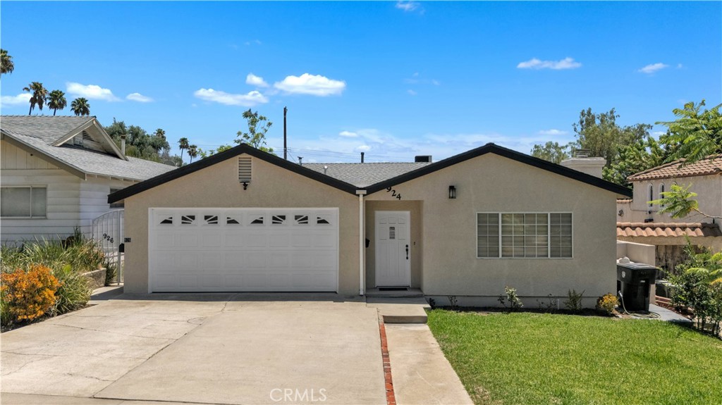 924 E Tujunga Property Photo 2
