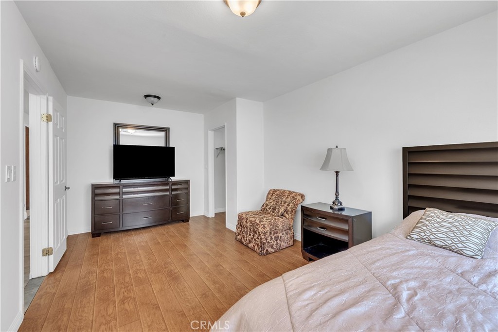 924 E Tujunga Property Photo 9