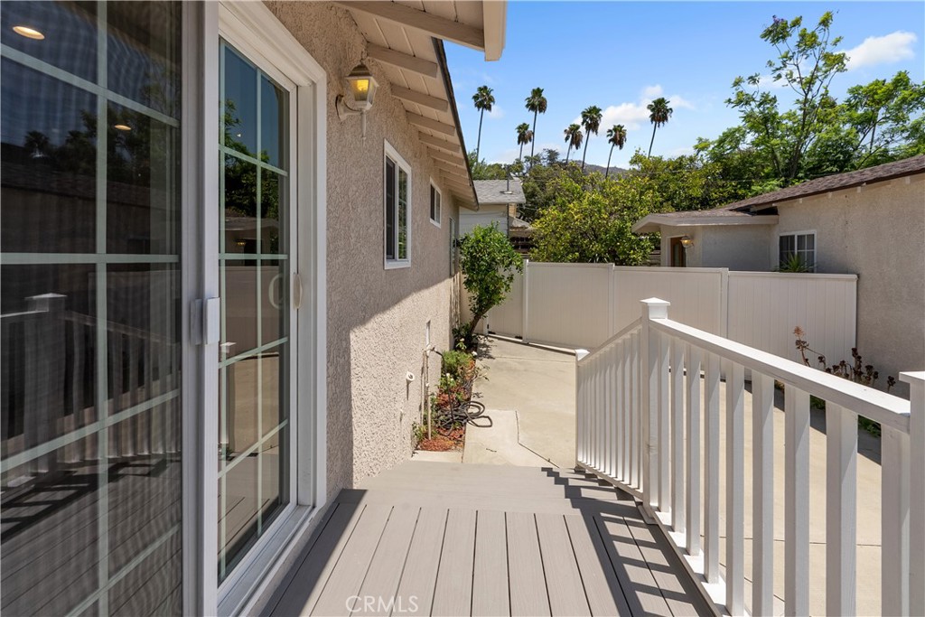 924 E Tujunga Property Photo 12