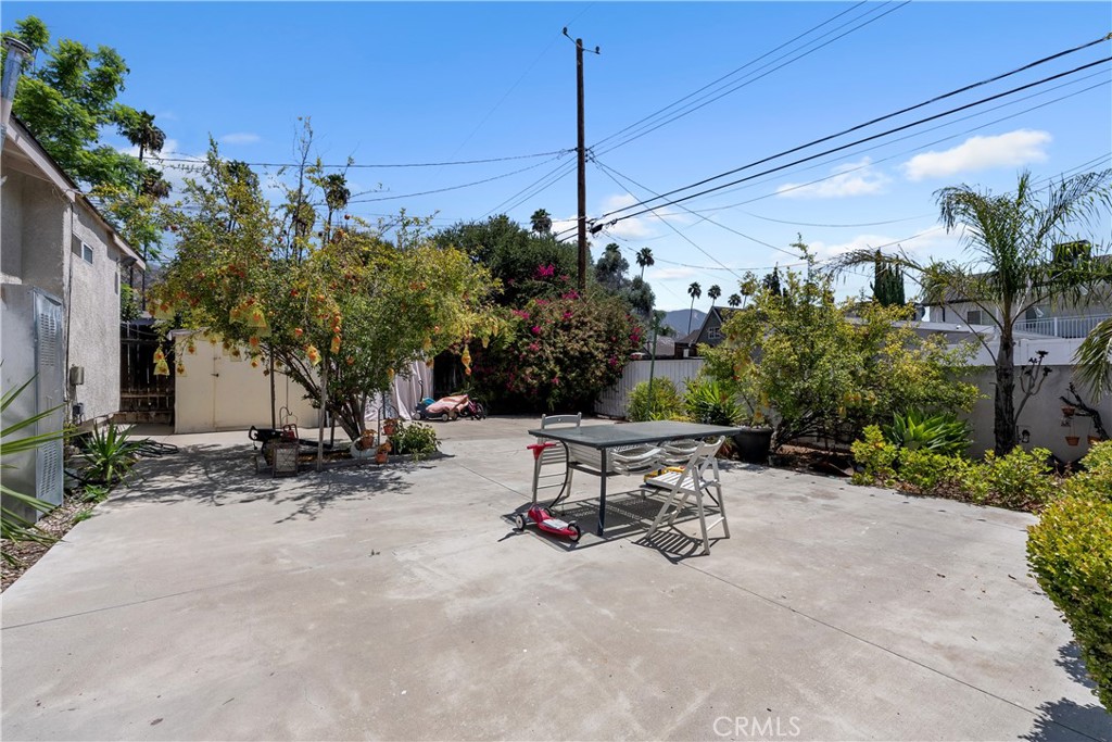 924 E Tujunga Property Photo 22
