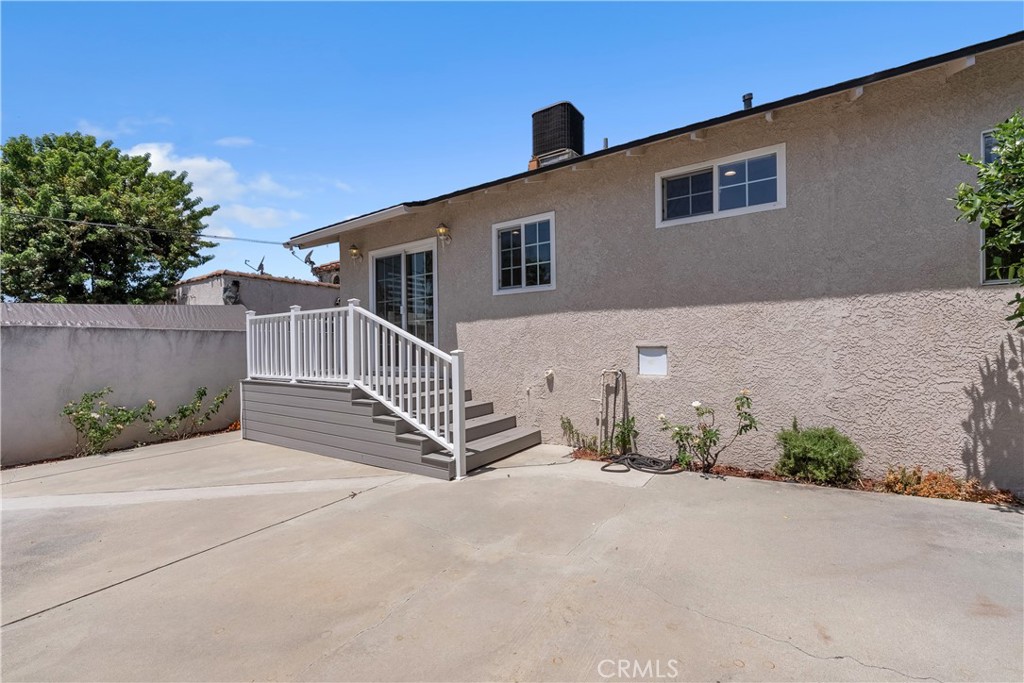 924 E Tujunga Property Photo 26