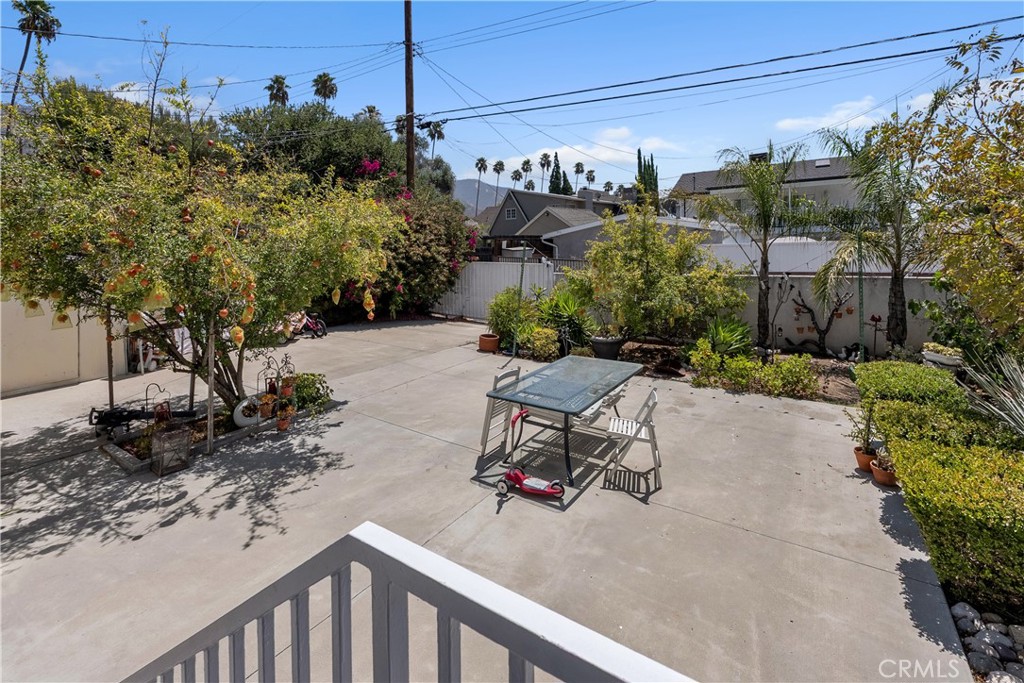 924 E Tujunga Property Photo 27