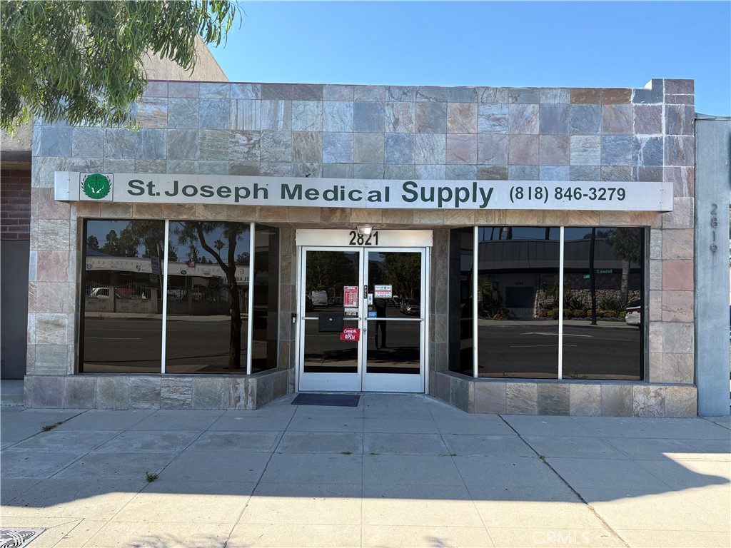 2821 W Burbank Boulevard Property Photo 1