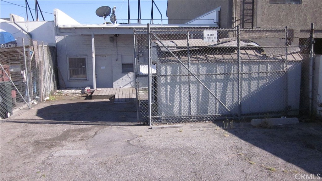 2821 W Burbank Boulevard Property Photo 8