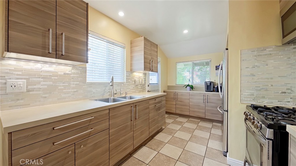 7827 Louise Property Photo 2