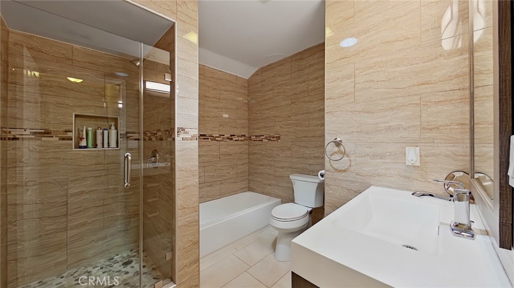 7827 Louise Property Photo 4