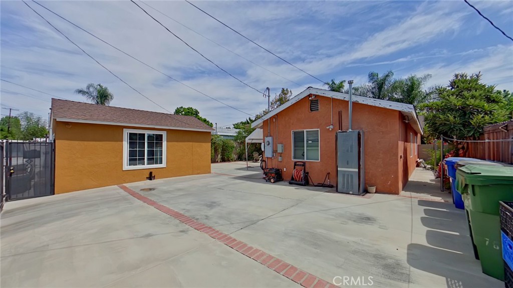 7827 Louise Property Photo 6