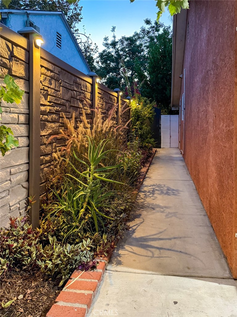 7827 Louise Property Photo 8