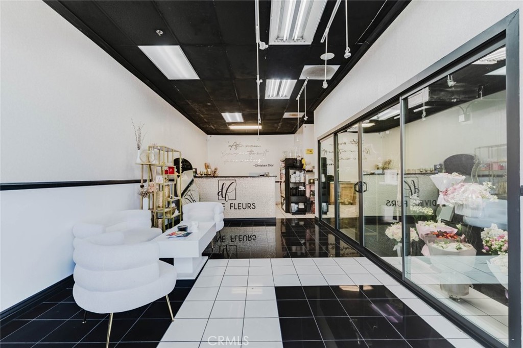 3924 Foothill Boulevard Property Photo 8