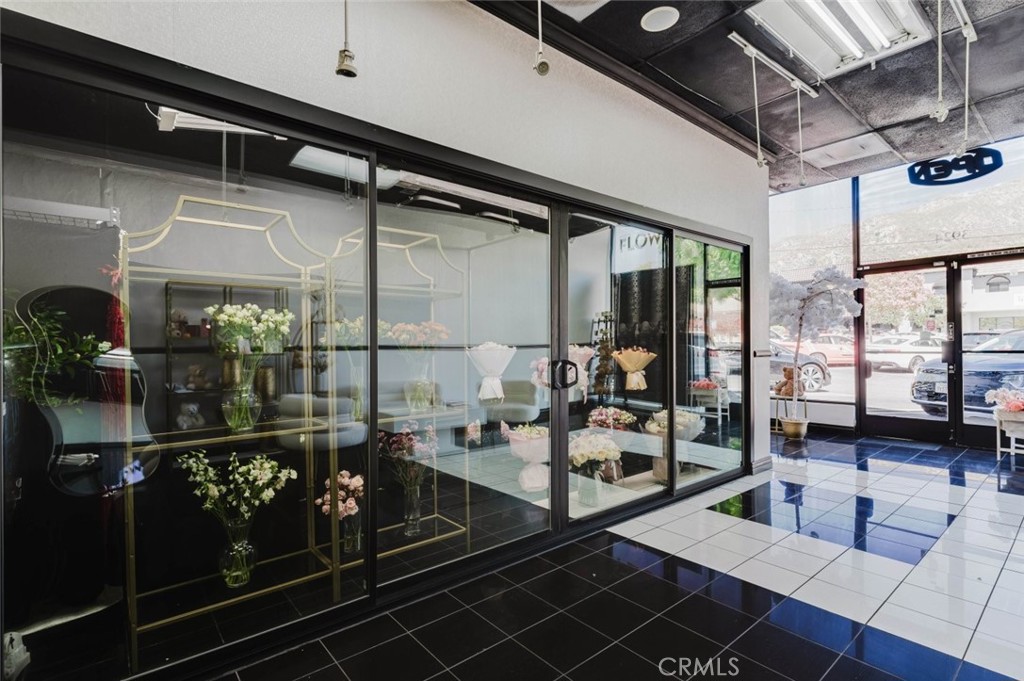 3924 Foothill Boulevard Property Photo 16