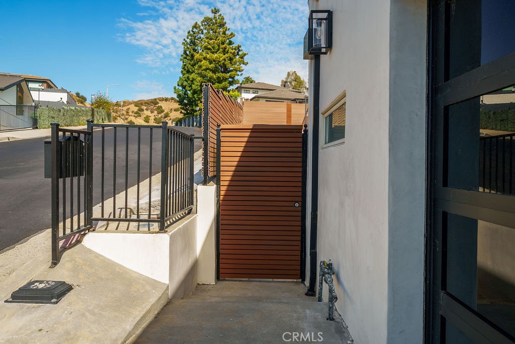 10050 Olivia Terrace Property Photo 8