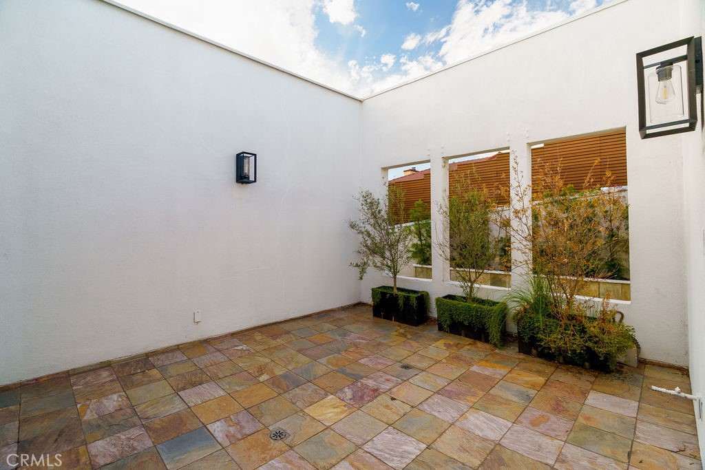 10050 Olivia Terrace Property Photo 20