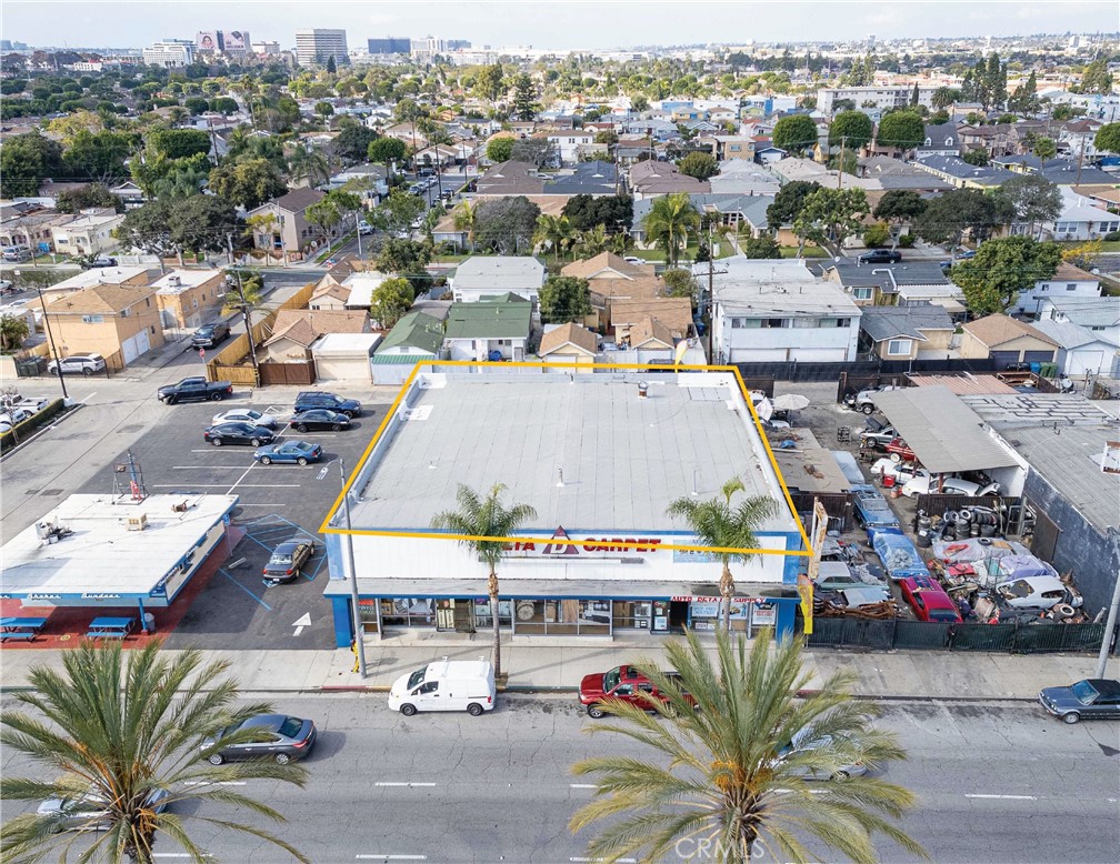 979 S La Brea Avenue Property Photo 3