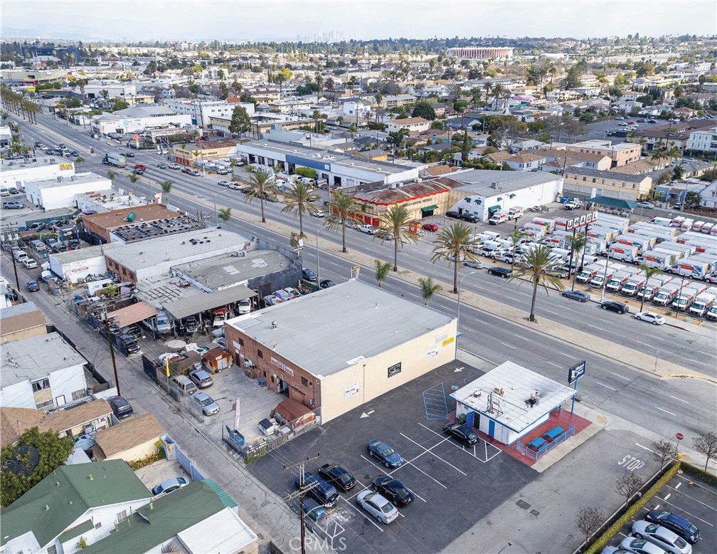 979 S La Brea Avenue Property Photo 4