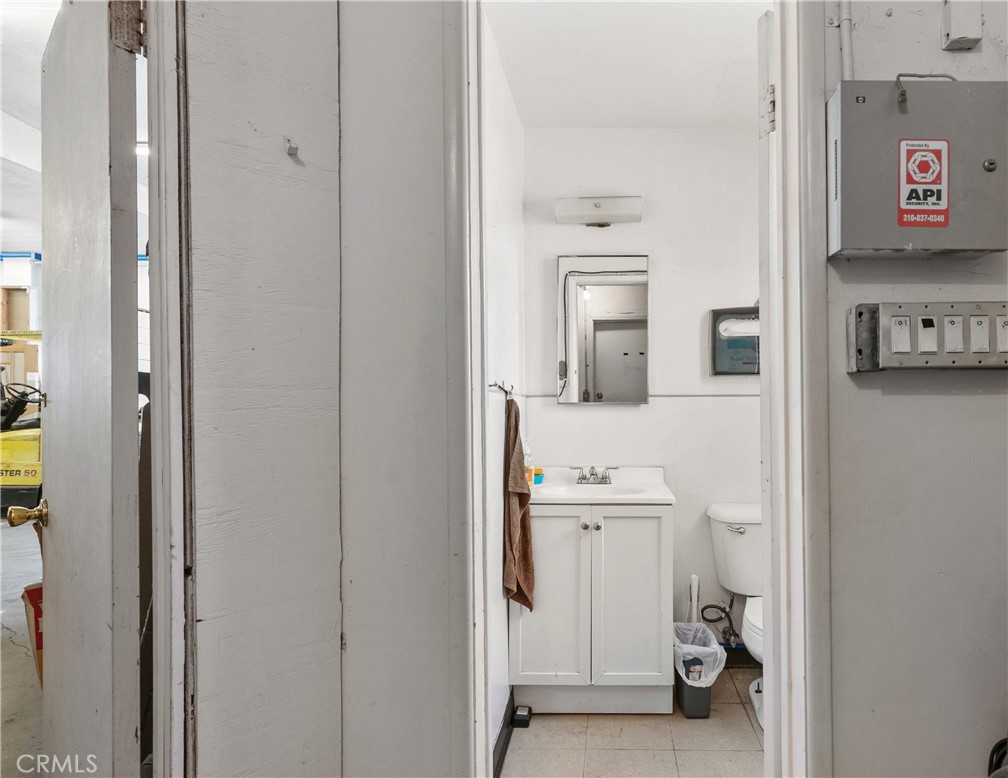 979 S La Brea Avenue Property Photo 16