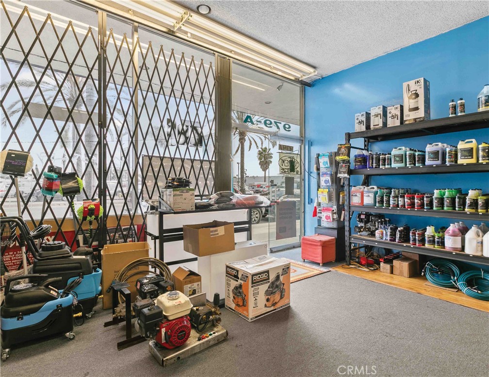 979 S La Brea Avenue Property Photo 18