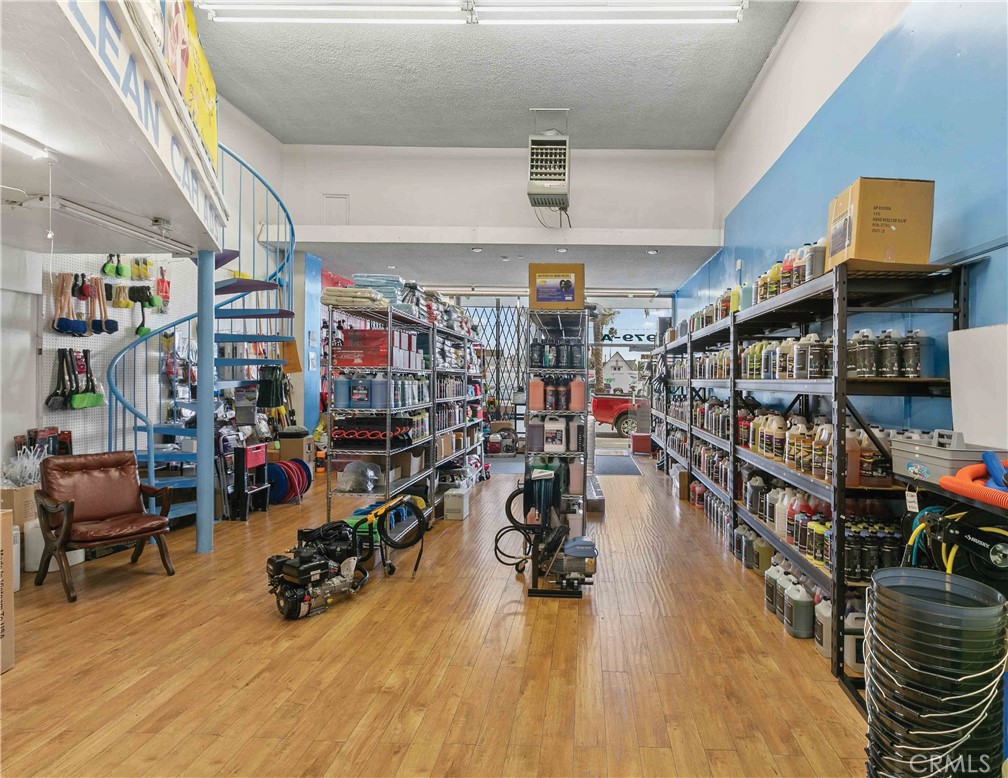 979 S La Brea Avenue Property Photo 19