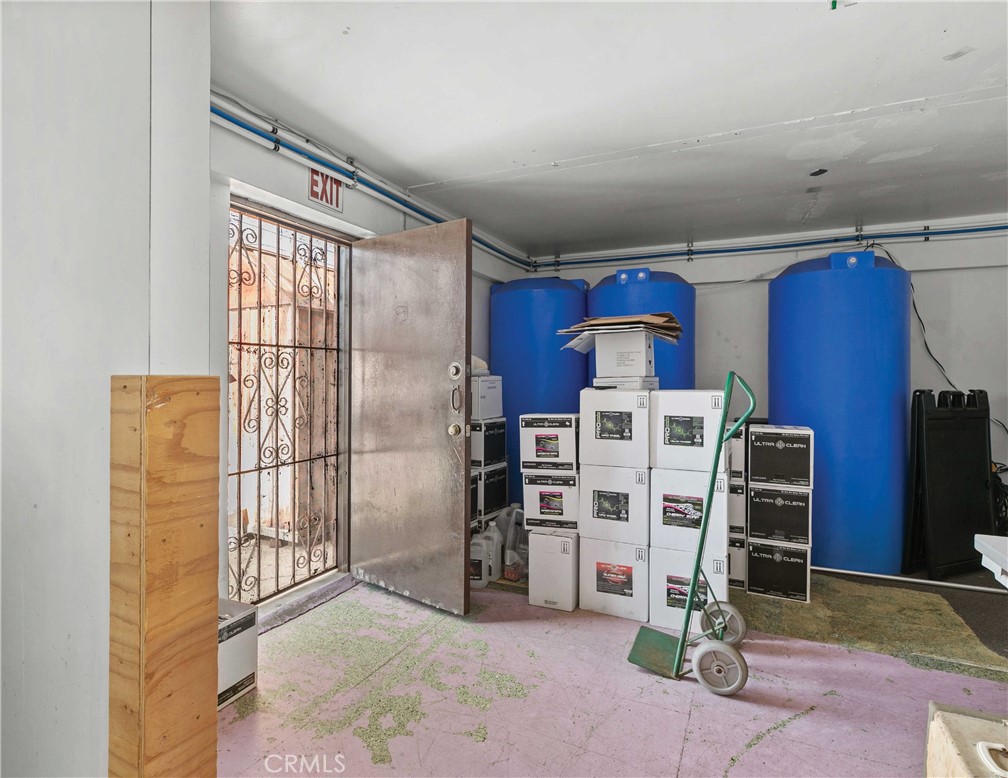 979 S La Brea Avenue Property Photo 25
