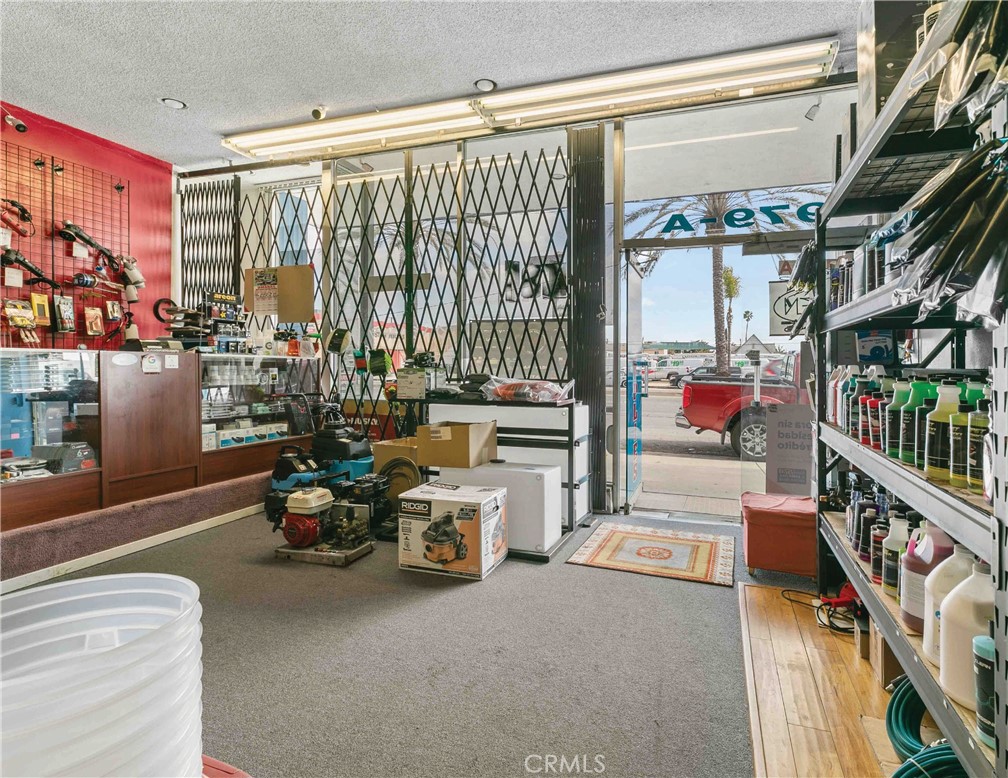 979 S La Brea Avenue Property Photo 27