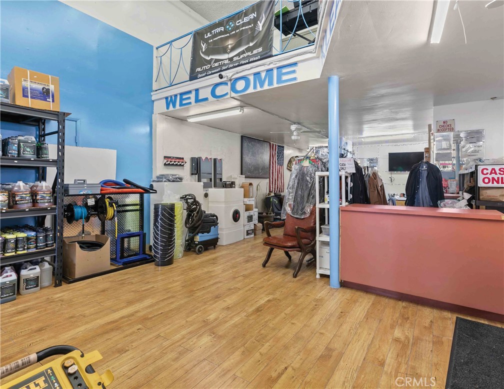 979 S La Brea Avenue Property Photo 28