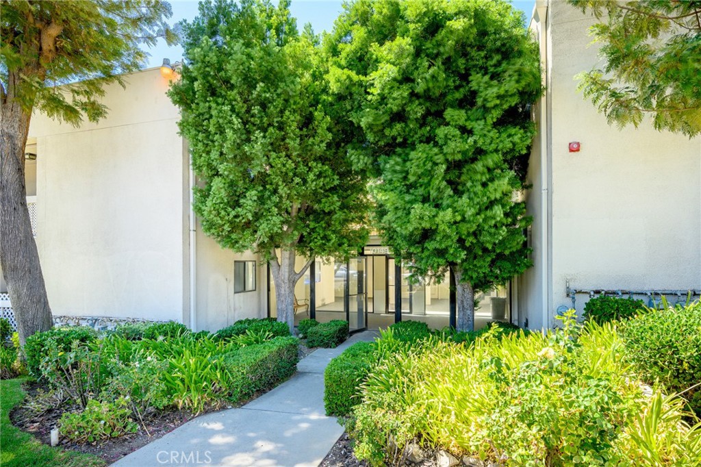 10149 Commerce Avenue 25 Property Photo 2