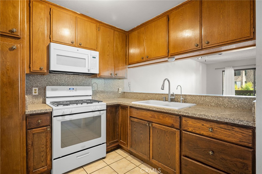 10149 Commerce Avenue 25 Property Photo 11