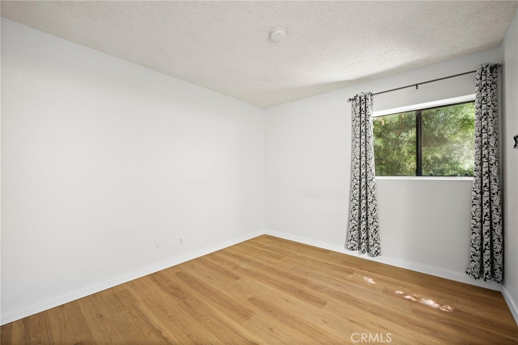 10149 Commerce Avenue 25 Property Photo 13