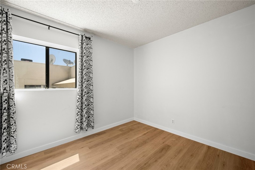 10149 Commerce Avenue 25 Property Photo 17