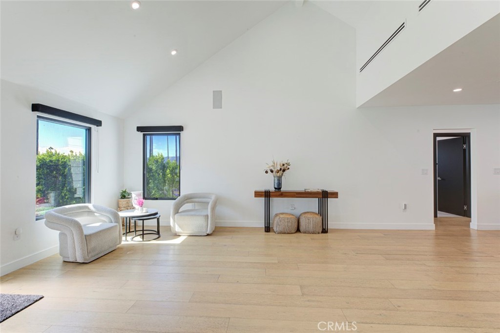 1553 Western Property Photo 6